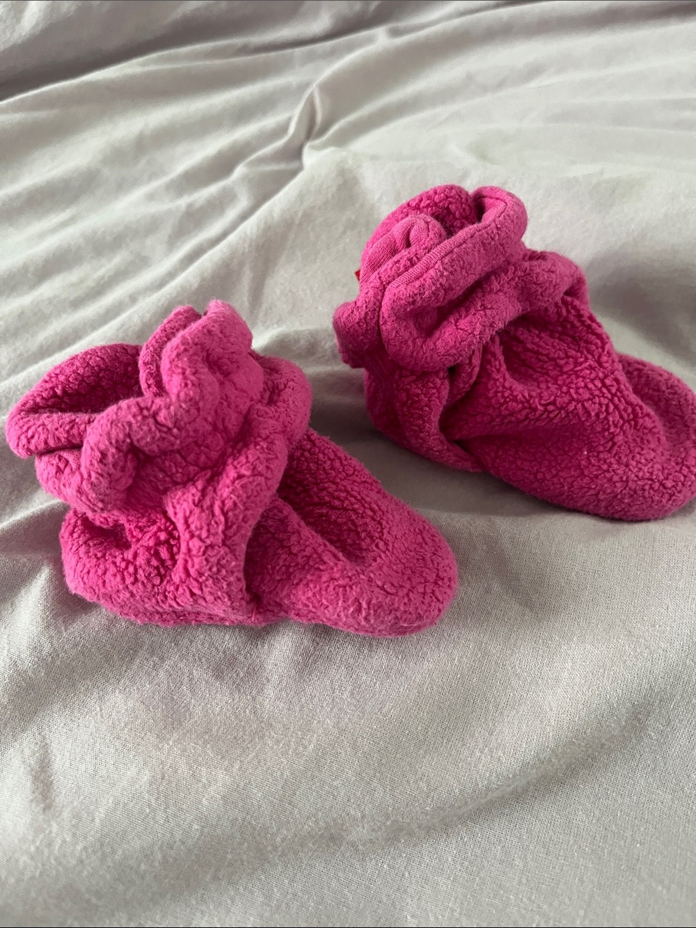 ZUTANO Plush Baby Booties in Bright Pink - 6M - EUC